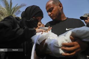 کودکان غزه در صف مرگ بدلیل سوء‌تغذیه، گرسنگی، و کمبود کمک‌ها و خدمات حیاتی