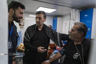 خدمت‌رسانی بیمارستان سیار برکت در عمود ۹۸۹ طریق الحسین