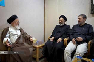 دیدار علیرضا بیات رئیس سازمان حج و زیارت و حجت‌الاسلام سیدعبدالفتاح نواب، نماینده ولی‌فقیه با تولیت مسجد کوفه با آیت الله حسینی