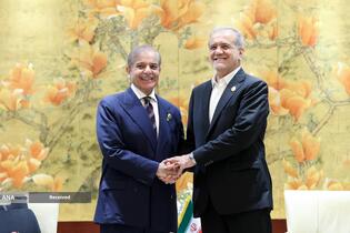 دیدار نخست وزیر پاکستان با مسعود پزشکیان رییس جمهور