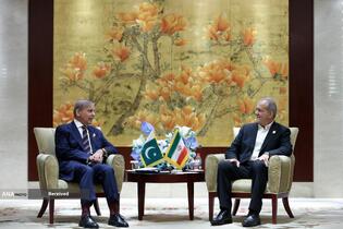 دیدار نخست وزیر پاکستان با مسعود پزشکیان رییس جمهور