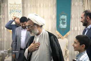 دیدار حجت الاسلام و المسلمین عبدالحسین خسروپناه دبیر شورای عالی انقلاب فرهنگی با خانواده شهید دکتر محمد مهدی طهرانچی