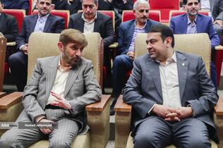 ابوالفضل نجارزاده مدیرعامل بانک ملی و علی آقامحمدی عضو مجمع تشخیص مصلحت نظام در مراسم نود و هفتمین سالگرد تاسیس بانک ملی ایران