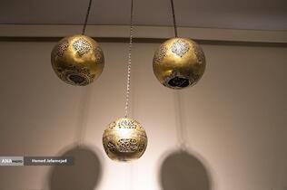 گوی های برنچی مشبک از وسایل تزئینی حرم مطهر - نمایشگاه آثار منتخب گنجینه آستان قدس رضوی