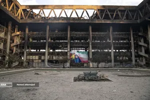 بازدید خبرنگاران خارجی از آثار به&zwnj;جامانده از حمله موشکی رژیم صهیونیستی به ساختمان شیشه ای صدا و سیما که در تاریخ ۲۴ تیرماه صورت گرفت