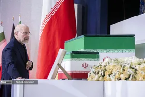 ادای احترام مقامات و مسئولان خارجی به پیکر امام شهید 