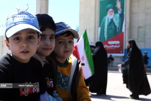 نمازگزاران جمعه در مرقد مطهر امام راحل(ره)