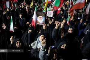 وداع با پیکر شهدای ناوشکن دنا در میدان دریاچه