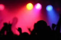 شادی فروشی یا نشاط واقعی؟/ پشت پرده لبخندهای لحظه‌ای در جامعه امروز