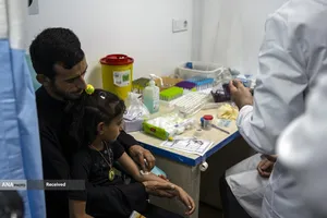 خدمت&zwnj;رسانی بیمارستان سیار برکت در عمود ۹۸۹ طریق الحسین