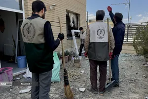 در پی تجاوز جنایتکاران آمریکایی-صهیونی به مناطق مسکونی اصفهان، گروه های جهادی از لحظات ابتدایی وقوع این جنایت، در کنار امدادگران مشغول خدمت رسانی، آواربرداری و بازسازی منازل آسیب دیده مردم هستند.