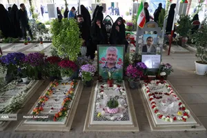 اولین جمعه سال جدید گلزار شهدای حملات تروریستی آمریکایی - صهیونی در جنگ رمضان - قطعه 42 بهشت زهرا(س)