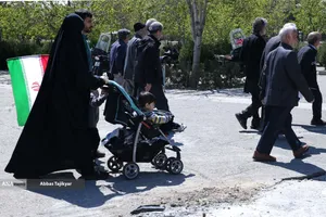 نمازگزاران جمعه در مرقد مطهر امام راحل(ره)