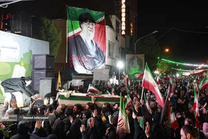 مراسم وداع با پیکر مادر شهیدان افراسیابی در چهارراه نبرد خیابان پیروزی