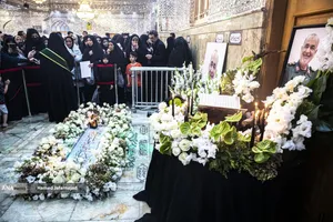 اجتماع مردم کنار مزار شهید سپهبد سلامی در ایام اربعین فرمانده دلاور سپاه اسلام