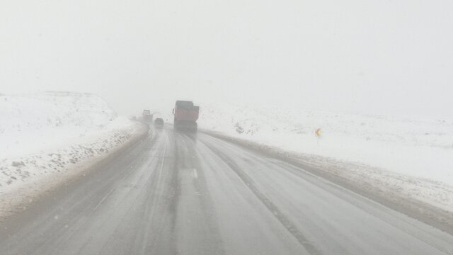 بارش برف و باران در استان‌های شمال و شرق کشور/تردد روان در محور‌های چالوس و هراز