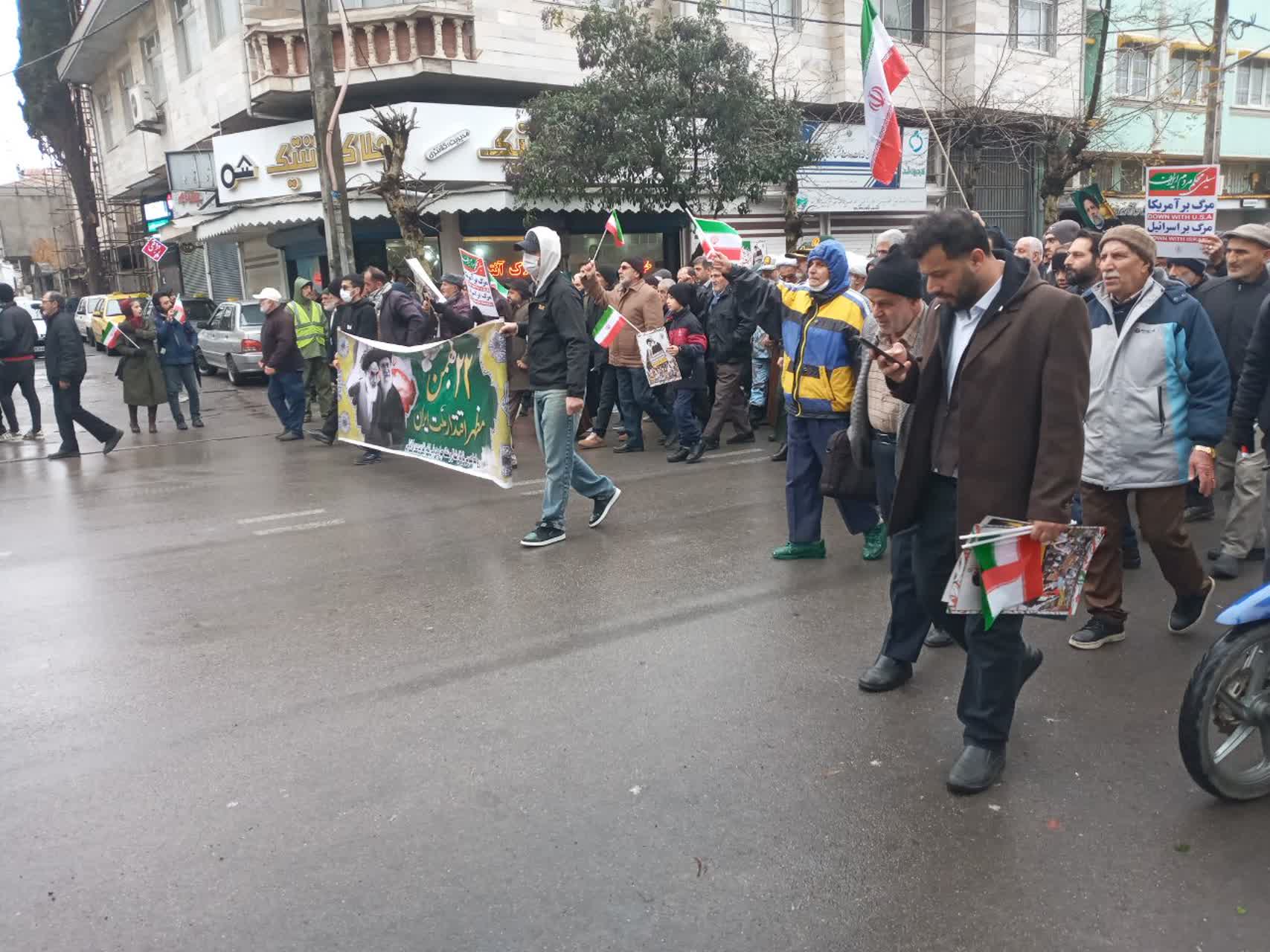حضور پرشور دانشگاهیان آزاد اسلامی در راهپیمایی 22 بهمن؛ تجلی وفاداری به انقلاب