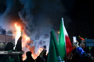 وداع با شهدای ناوشکن دنا و حمایت از نیروهای مسلح