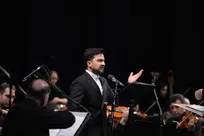 طنین «مرا عاشق‌تر کن...» در تالار وحدت / ارکستر موسیقی ملی ایران با سه نسل از خوانندگان روی صحنه رفت
