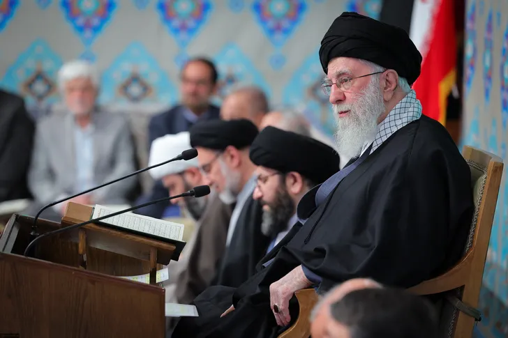 اقامة محفل الاستئناس بالقرآن الكريم بحضور قائد الثورة