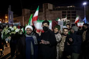 وداع با پیکر شهدای ناوشکن دنا در میدان دریاچه