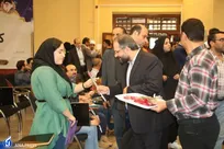 استقبال از دانشجویان تبریزی با شاخه گل + تصاویر