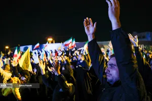 مراسم عزاداری در سوگ رهبر شهید انقلاب - میدان انقلاب تهران
