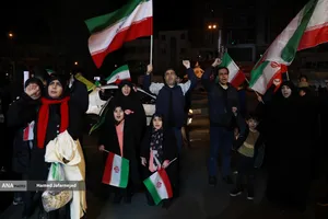 مراسم وداع با شهدای ناوشکن دنا و حمایت از نیروهای مسلح با حضور دکتر بیژن رنجبر و دانشگاهیان دانشگاه آزاد اسلامی استان تهران و اقشار مختلف مردم - میدان فردوسی تهران