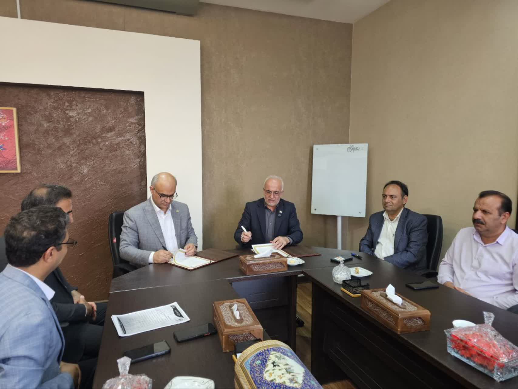 جزئیات تفاهمنامه دانشگاه آزاد و صندوق پژوهش و فناوری استان یزد؛ گامی بلند در تجاریسازی دانش جزئیات تفاهمنامه دانشگاه آزاد و صندوق پژوهش و فناوری استان یزد؛ گامی بلند در تجاریسازی دانش
