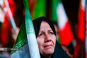 مراسم عزاداری در سوگ رهبر شهید انقلاب - میدان انقلاب تهران
