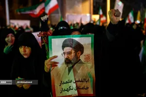 وداع با پیکرهای خانوادگی شهیدان شادکامی در چهارراه نظام&zwnj;آباد