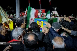 وداع با پیکر شهدای ناوشکن دنا در میدان دریاچه