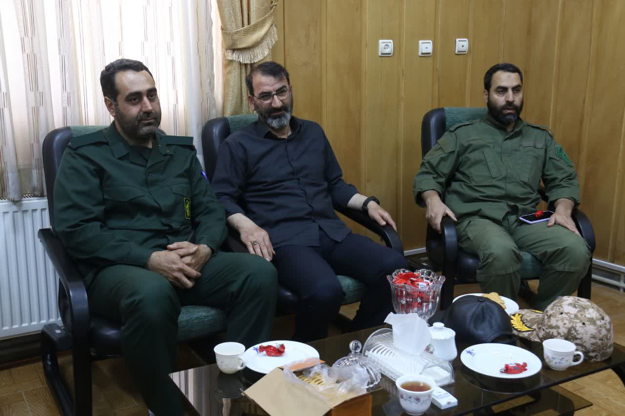 تجلیل مسئولان سپاه شهرستان میانه از استادان دانشگاه آزاد اسلامی تجلیل مسئولان سپاه شهرستان میانه از استادان دانشگاه آزاد اسلامی