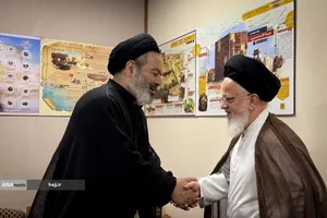 دیدار حجت&zwnj;الاسلام سیدعبدالفتاح نواب، نماینده ولی&zwnj;فقیه در امور حج و زیارت با تولیت مسجد کوفه با آیت الله حسینی