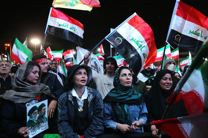 اجتماع مردمی در حمایت از رزمندگان اسلام - میدان انقلاب