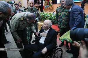 تقدیر از امیرسرتیپ منوچهر دژکام به پاس سال&zwnj;ها مجاهدت در دوران دفاع مقدس