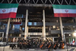 بازدید خبرنگاران خارجی از آثار به&zwnj;جامانده از حمله موشکی رژیم صهیونیستی به ساختمان شیشه ای صدا و سیما که در تاریخ ۲۴ تیرماه صورت گرفت