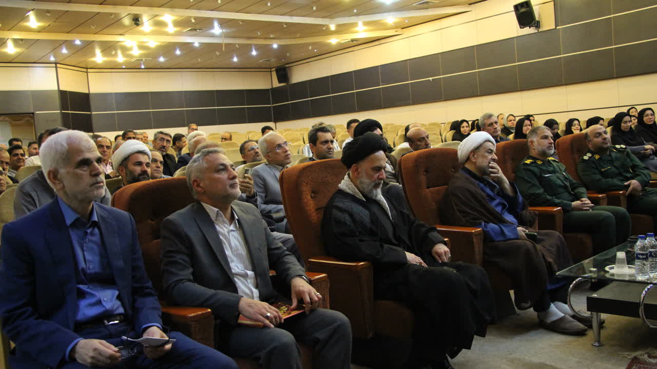 قطار دانشگاه آزاد گنبدکاووس بر ریل سند تحول و تعالی/دانشگاه آزاد محور تحول علمی و فرهنگی منطقه است قطار دانشگاه آزاد گنبدکاووس بر ریل سند تحول و تعالی/دانشگاه آزاد محور تحول علمی و فرهنگی منطقه است