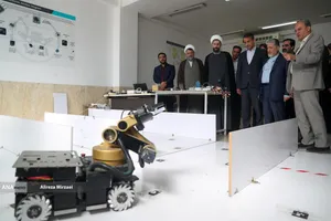 بازدید بیژن رنجبر رییس دانشگاه آزاد اسلامی از دستاورد های علمی و روباتیک دانشگاه آزاد اسلامی واحد یزد