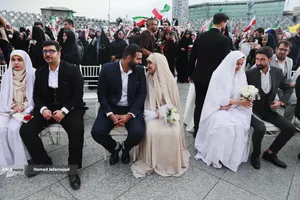 مراسم جشن عروسی زوج های جان فدا همزمان با سالروز ازدواج حضرت زهرا و حضرت علی در میدان امام حسین