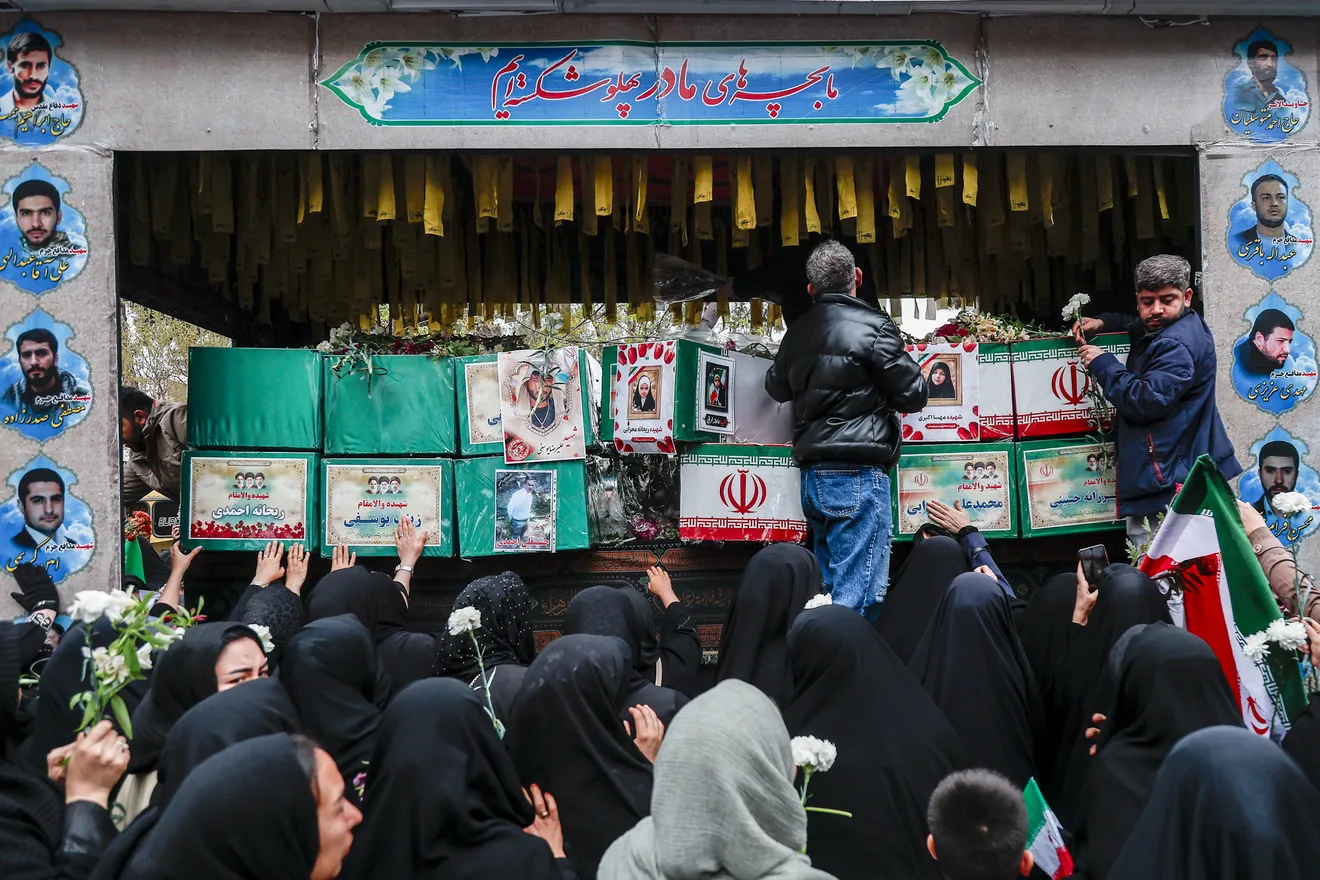 مراسم تشییع پیکر مطهر ۱۲ شهید جنگ رمضان