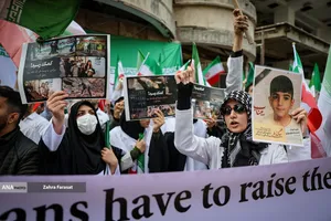 تجمع اعضای کادر درمان در محکومیت تجاوز آمریکا و رژیم صهیونیستی