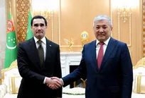دیدار نخست‌وزیر قرقیزستان با رئیس‌جمهور ترکمنستان در عشق‌آباد
