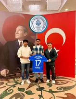 دانشجوی دانشگاه آزاد لژیونر ماند