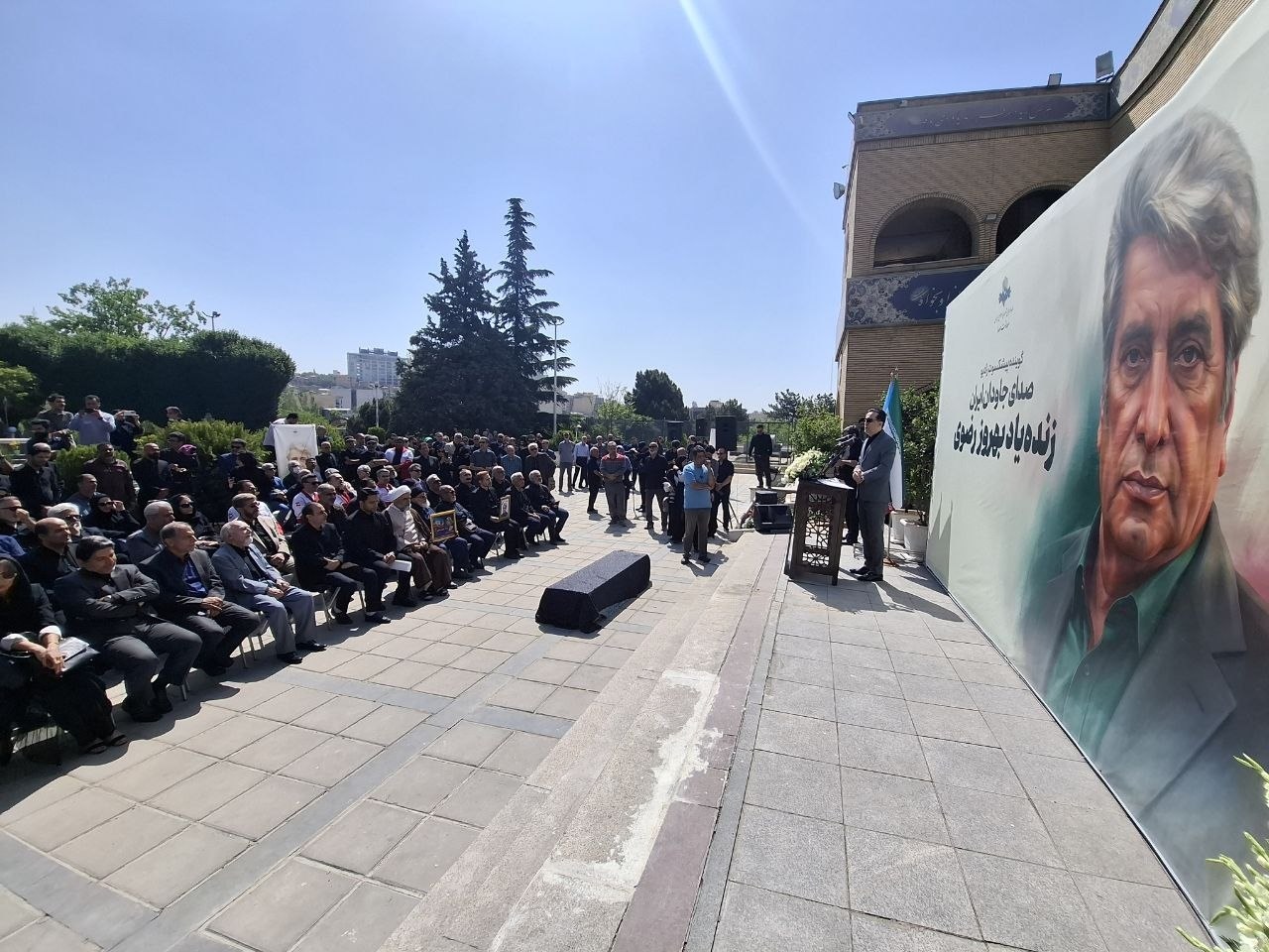پیکر بهروز رضوی تشییع شد پیکر بهروز رضوی تشییع شد