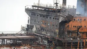 انهدام نفتکش های متخلف در تنگه هرمز