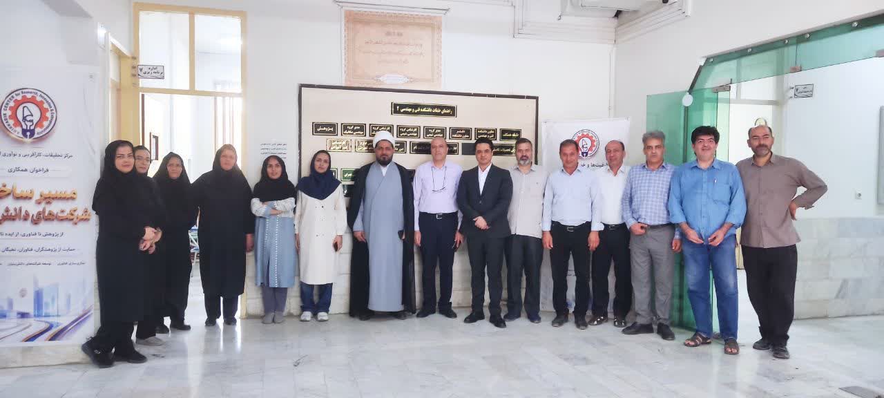 تقدیر رئیس دانشگاه آزاد اسلامی واحد اراک از کارمندان این دانشگاه