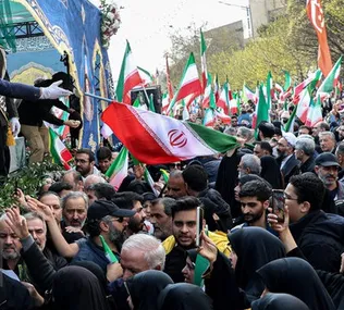 بدرقه پیکر شهیدان لاریجانی برای تدفین در قم جوار حرم بانوی کرامت + فیلم