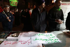 مراسم وداع با شهدای ناوشکن دنا و حمایت از نیروهای مسلح با حضور دکتر بیژن رنجبر و دانشگاهیان دانشگاه آزاد اسلامی استان تهران و اقشار مختلف مردم - میدان فردوسی تهران