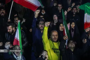 اجتماع مردمی در حمایت از رزمندگان اسلام و بیعت با رهبری و محکومیت حملات وحشیانه صهیونیستی - آمریکایی با حضور مردم انقلابی و شهیدپرور در میدان شهدا تهران